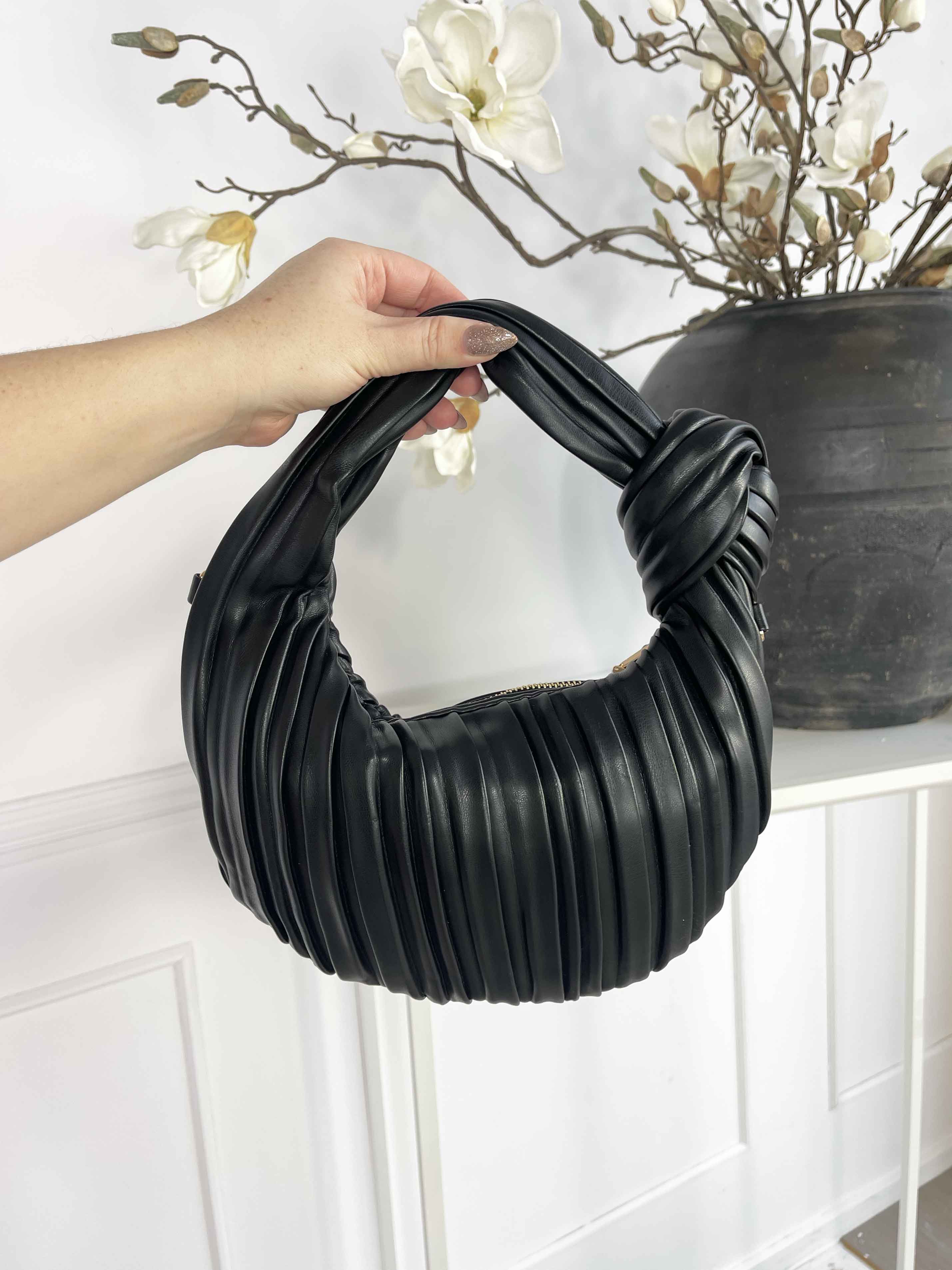 Holly - Lille håndtaske med knude og guldkæde